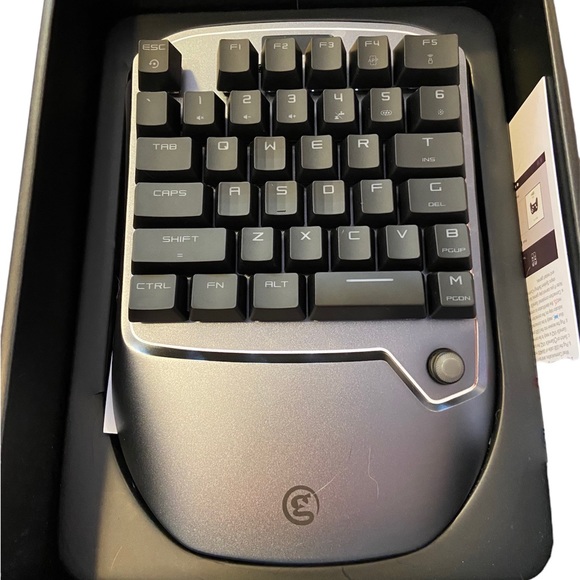 GameSir VX2 Aimswitch Keyboard and Mouse Adapter Set for Consoles - Picture 5 of 6